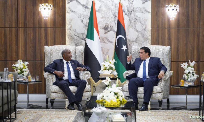 البرهان في طرابلس.. ماذا تريد الأطراف المتناحرة في السودان وليبيا؟